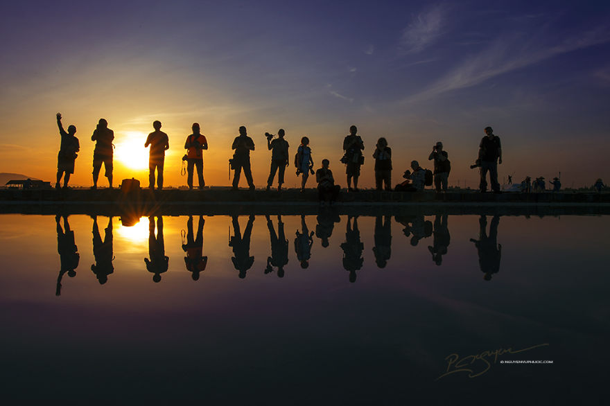 Sometimes on the salt-marsh when the salt worker harvest salt from 3, 4 a.m.( Photo by Nguyen Vu Phuoc)