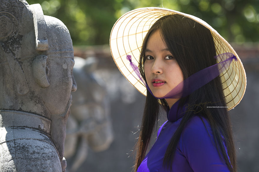 Ao Dai Hue ‘s traditional costume Vietnam. (Photo by Nguyen Vu Phuoc )